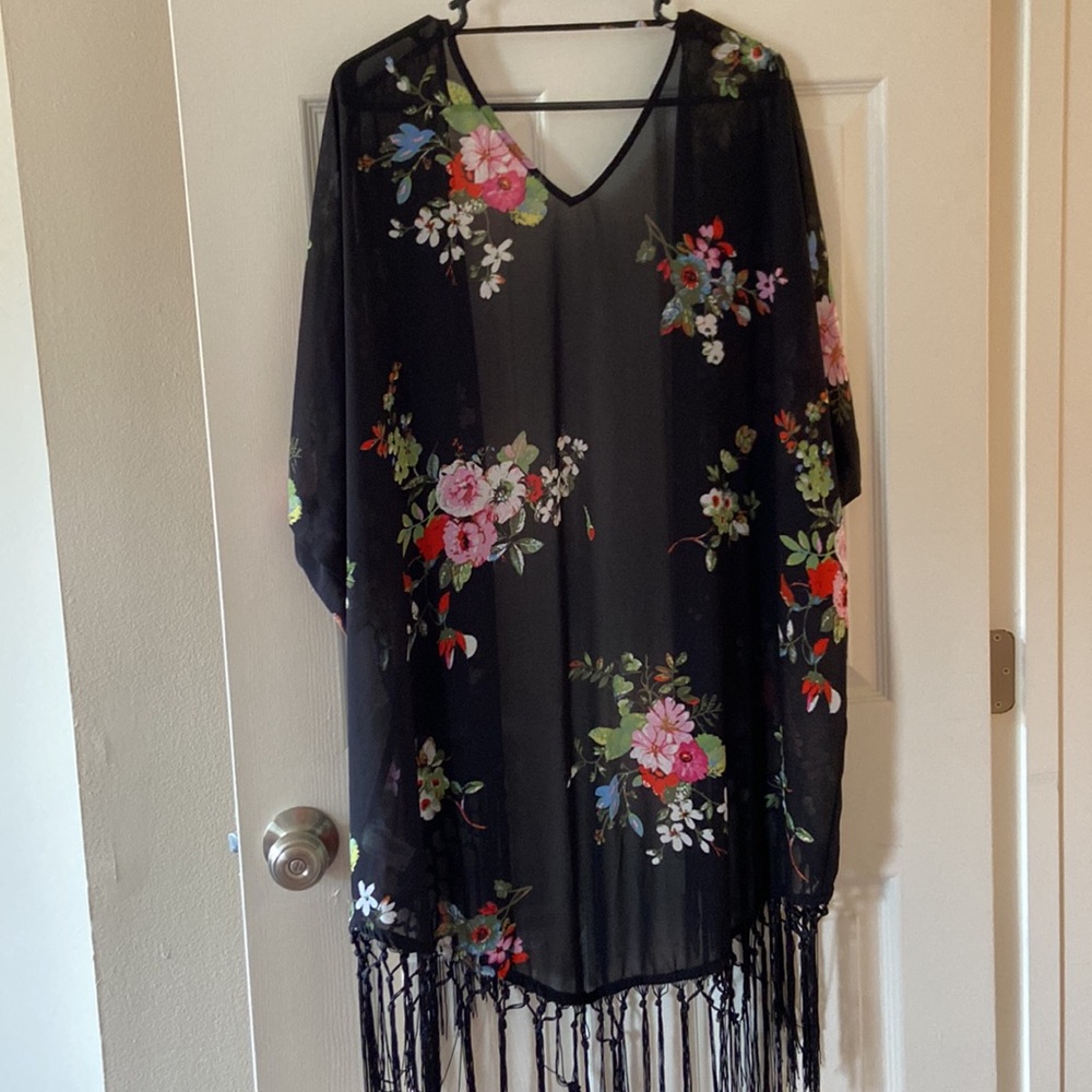 Sheer shrug/cover up with tassel details - Picture 5 of 6